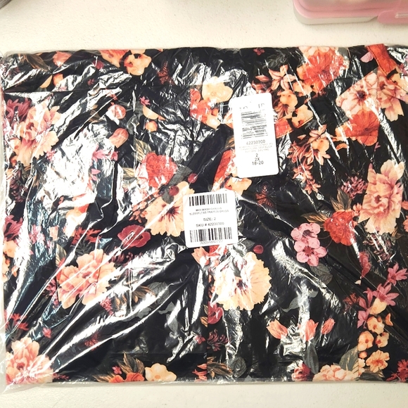 ❤️NWT VINTAGE TORRID MIDI TRAPEZE POCKETS DRESS - SLEEVELESS FLORAL - PLUS SIZE - Picture 4 of 13